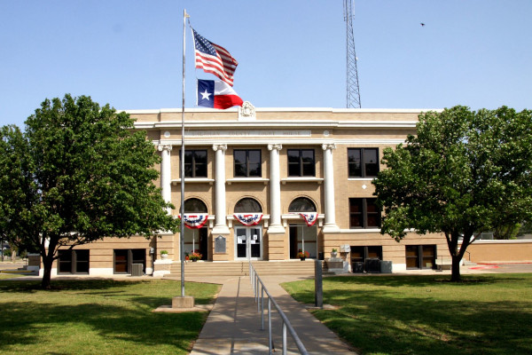 Picture of the Sherman, TX courthouse about dangerous intersections